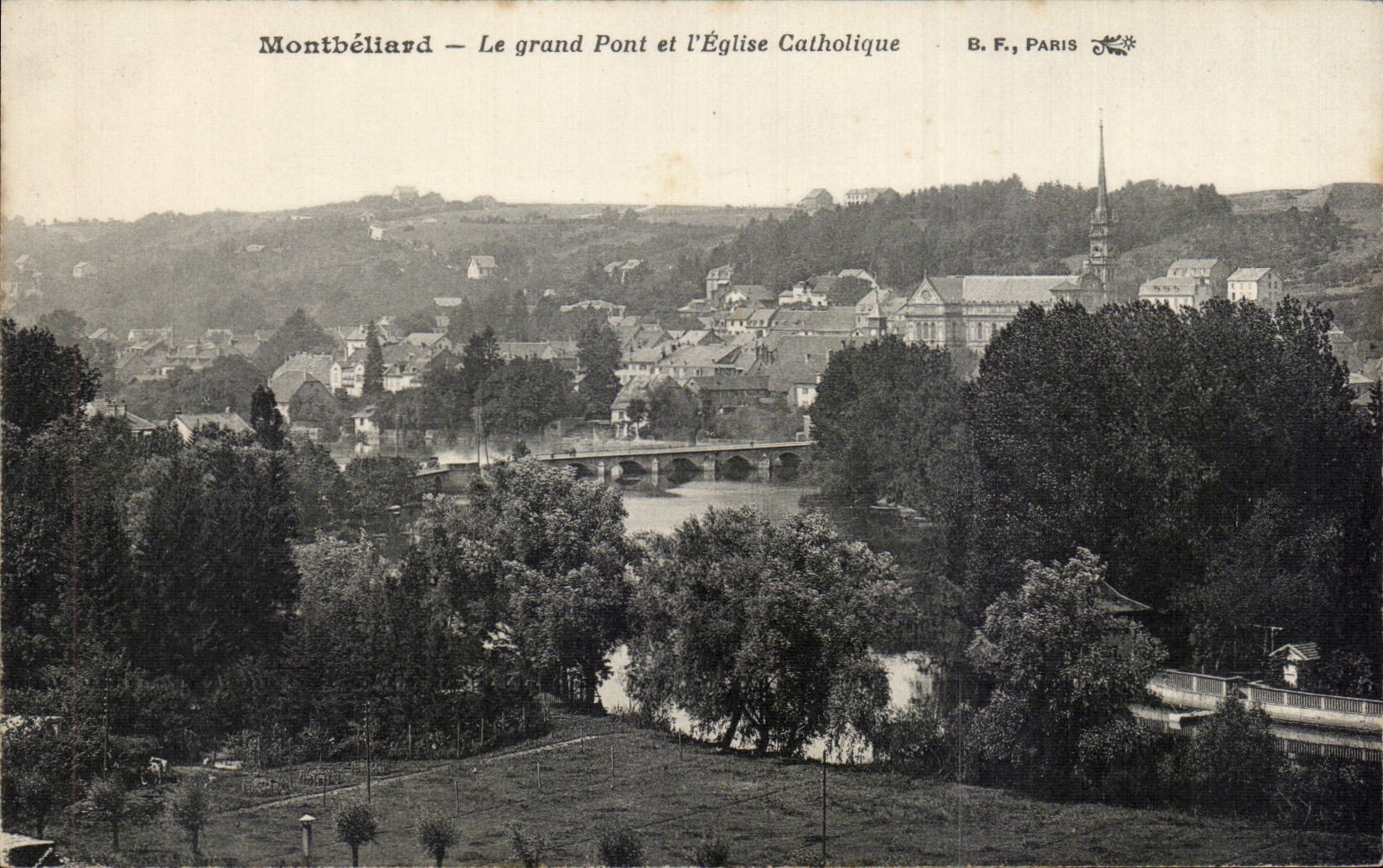 CPA Monbeliard Le grand pont et l eglise catholique 