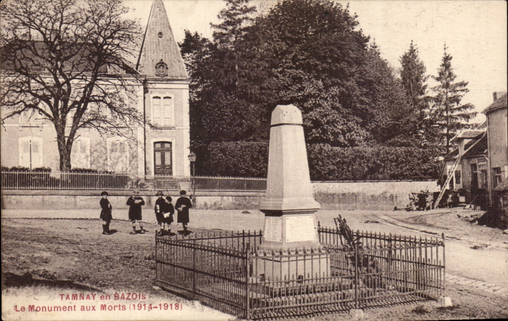 CPA Tamnay en Bazois Le monument aux morts 
