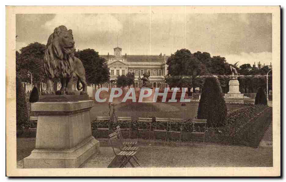 CPA Angers Un coin des jardins de l hotel de ville Lion 