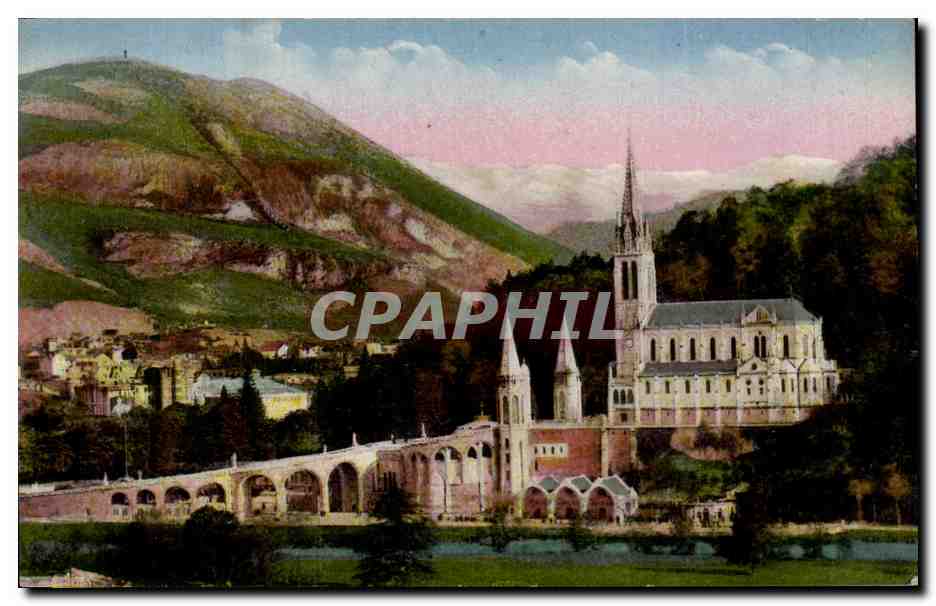 CPA Lourdes La basilique et le pic du Jer