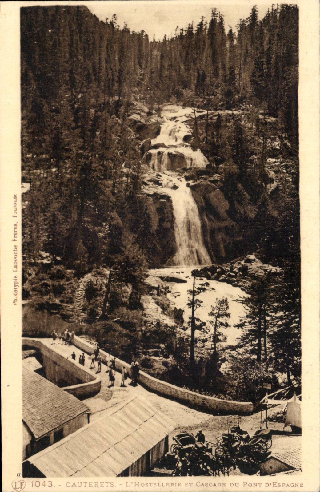CPA Cauterets L hostellerie et la cascade du pont d Espagne 