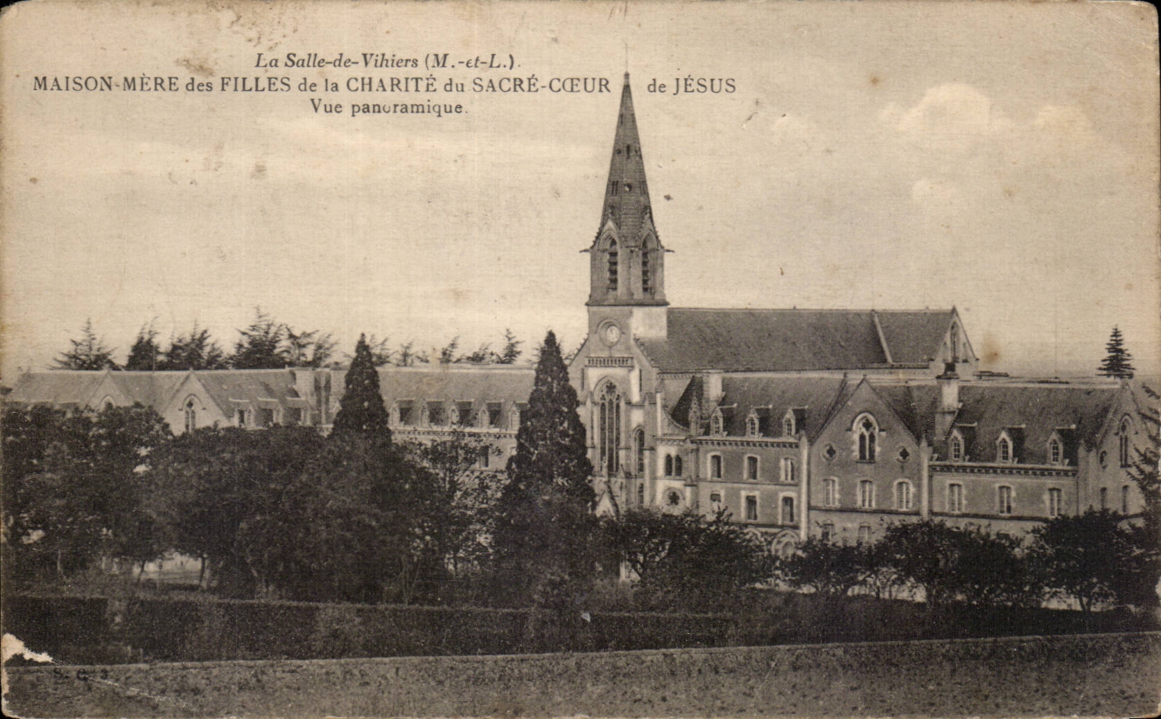 CPA La Salle de Vihiers Maison mere des filles de la Charite du Sacre Coeur de Jesus Vue panoramique