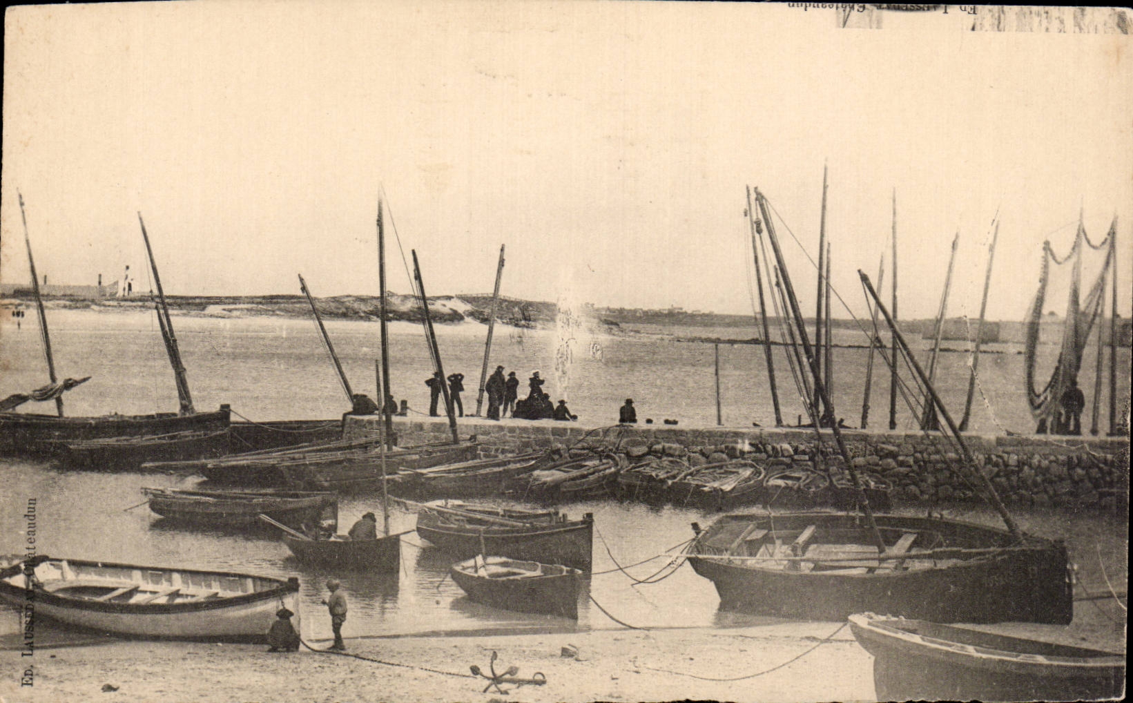 CPA Port et bateaux (non localise)