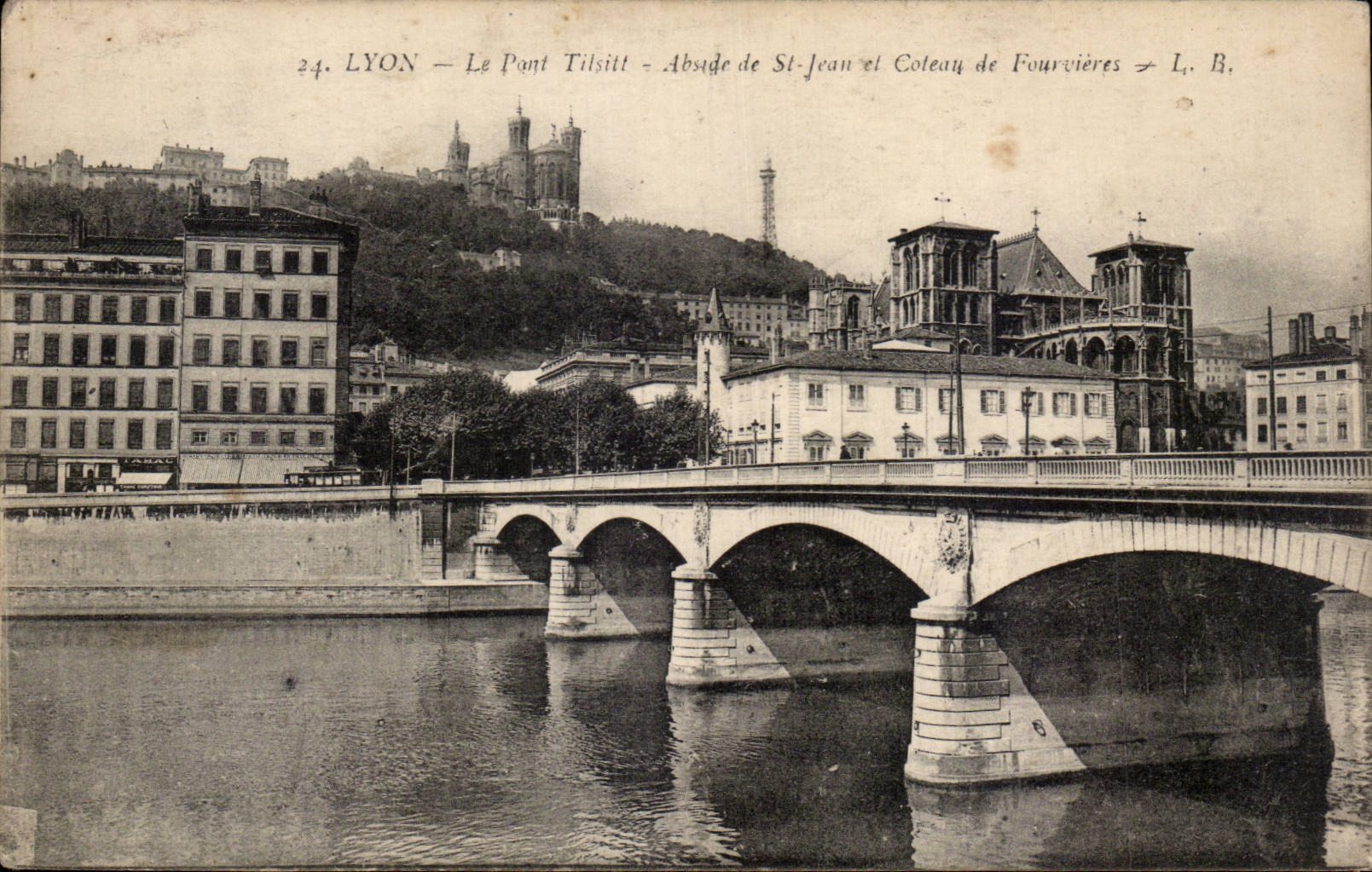 CPA Lyon Le pont Tilsitt Abside de St Jean et coteau de Fourvieres