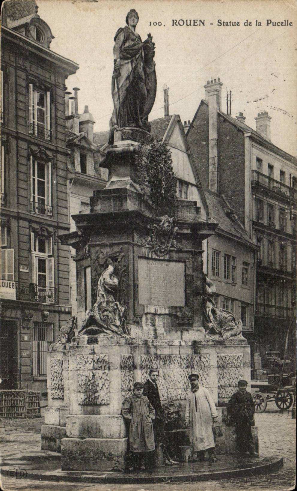 CPA Rouen Statue de la pucelle
