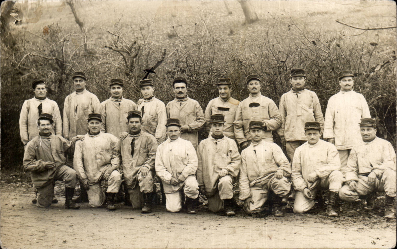 CARTE PHOTO Militaria Soldats 