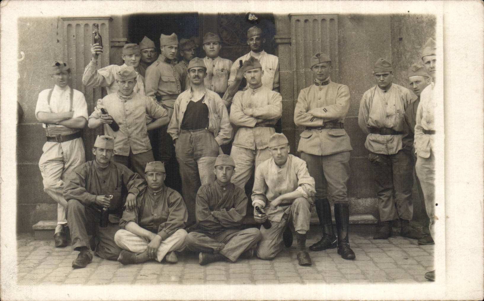 CARTE PHOTO Militaria Soldats 
