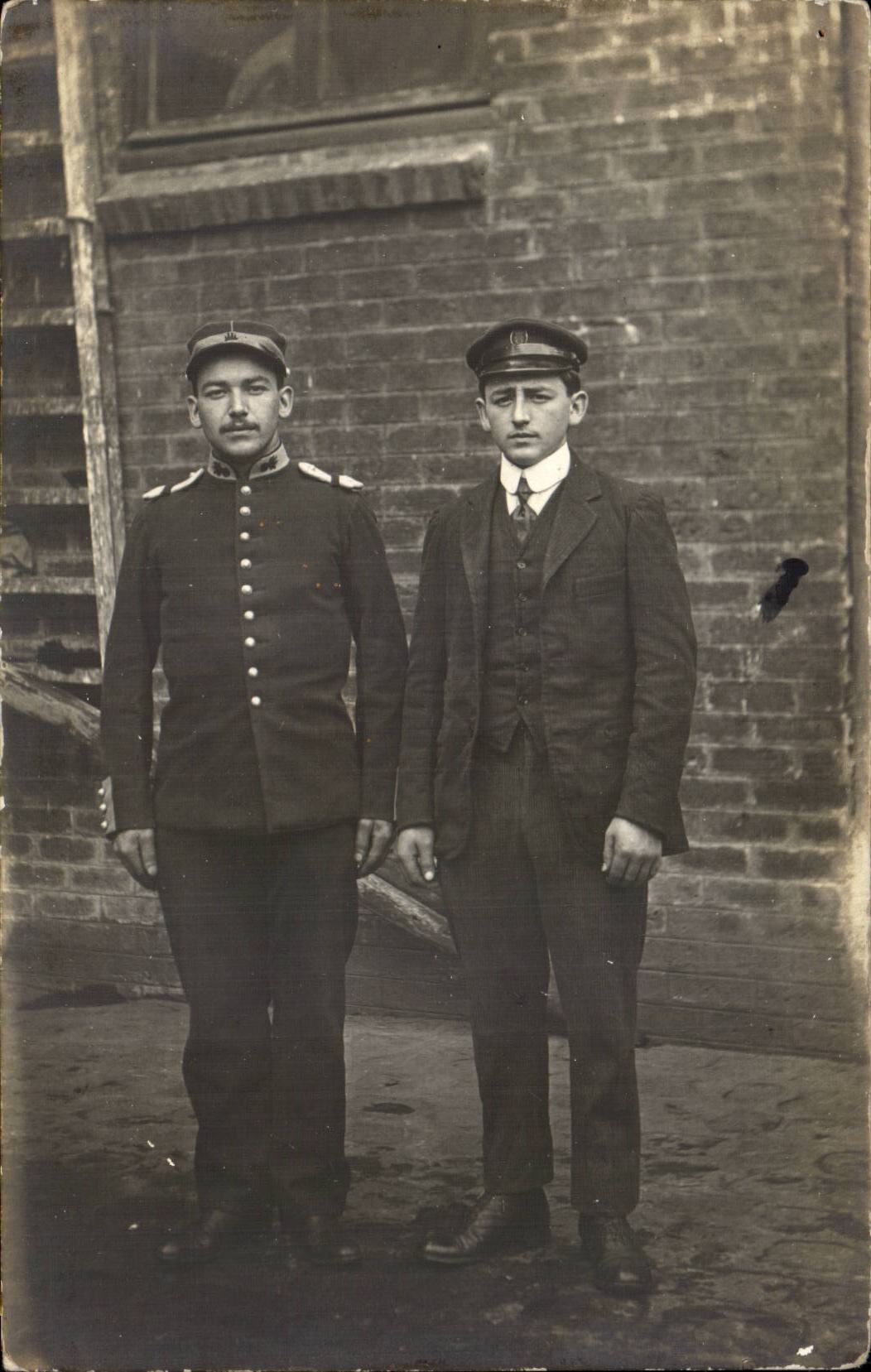 CARTE PHOTO Militaria Soldats 