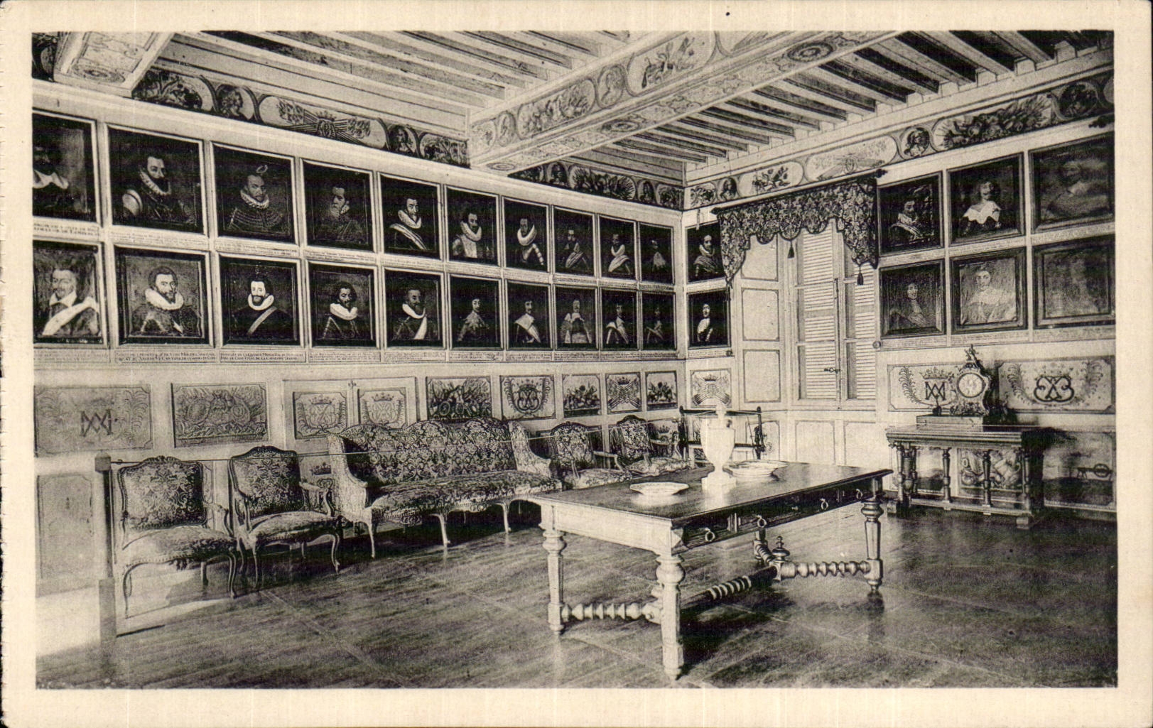 Château de Bussy-Rabutin — Salon des Hommes de Guerre — Édition des Monuments Historiques