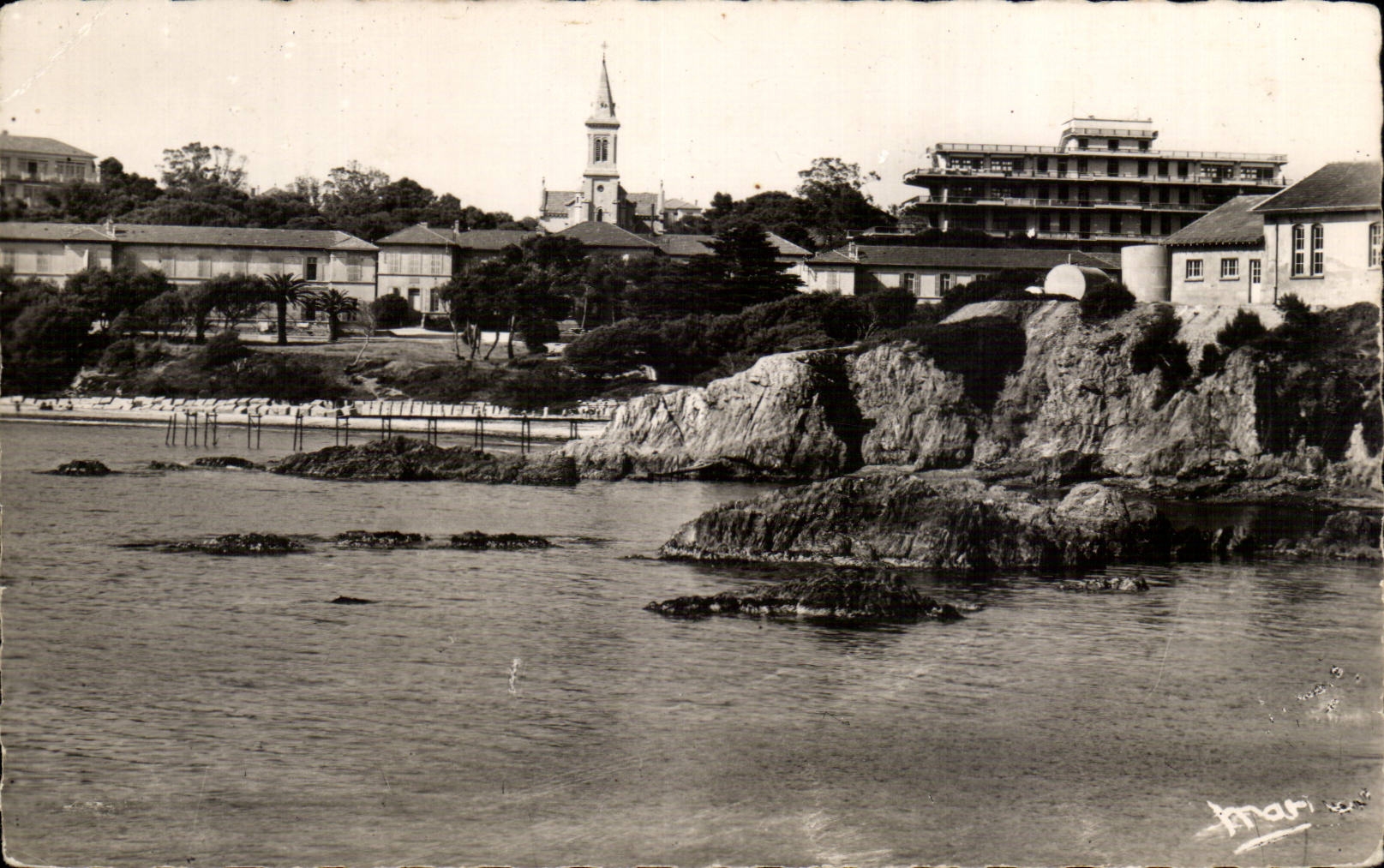 Presqu'île de Giens — La Plage de l'Hôpital — Les Éditions MARI, Boulevard de Cimiez, Nice