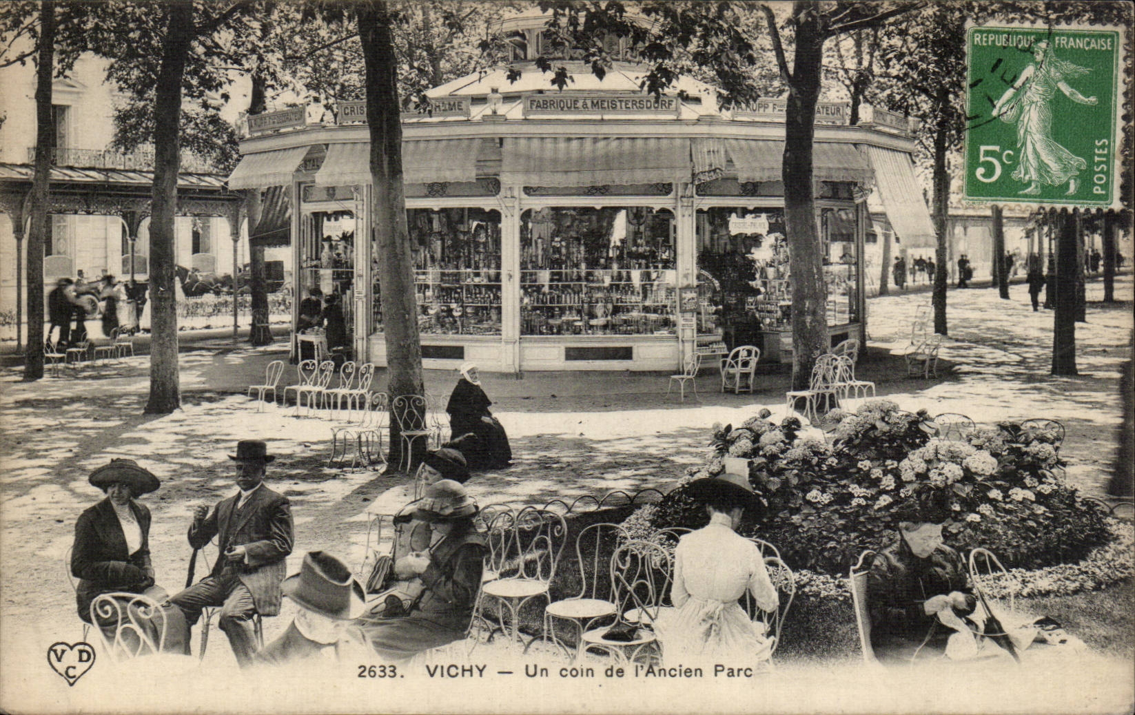 CPA Vichy Un coin de l ancien parc