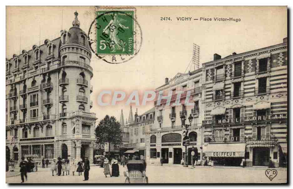 CPA Vichy Place Victor Higo