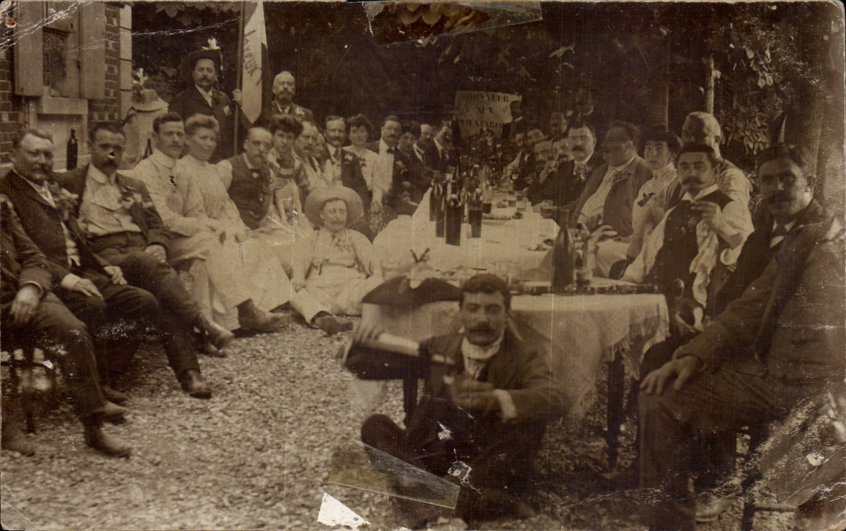 CARTE PHOTO Diner de famille Folklore