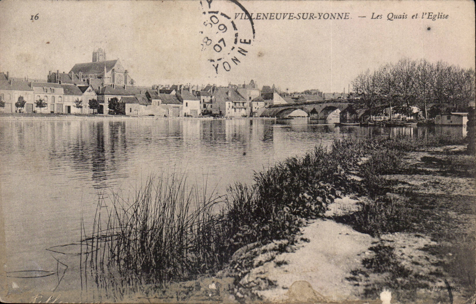 Villeneuve-sur-Yonne — Die Ufer und die Kirche — Verlag: B. Luy, Nr. 16