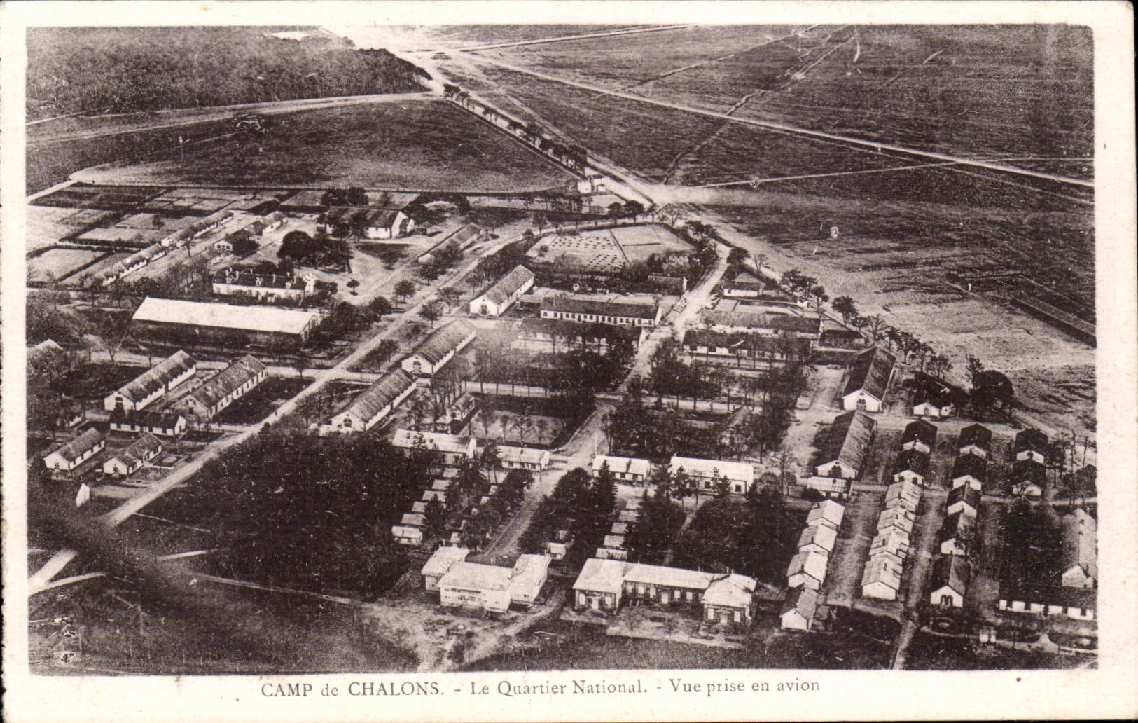 Camp de Chalons - Le Quartier National - Vue prise en Avion - CPA 