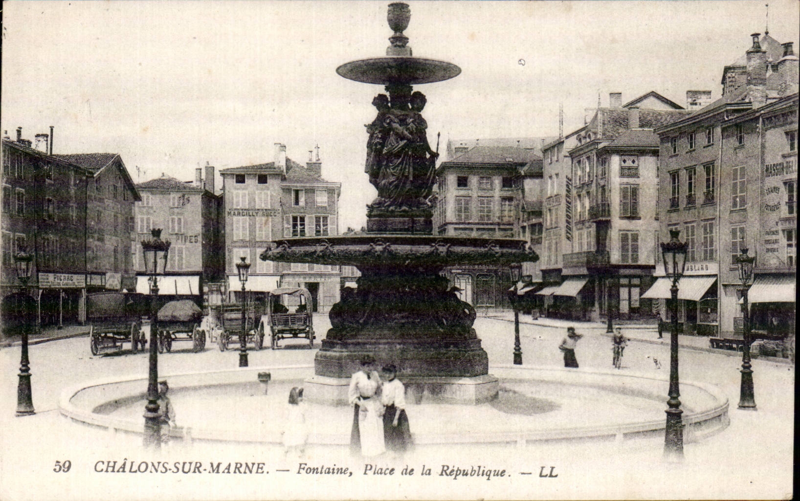 Châlons-sur-Marne — Fontaine, Place de la République — LL