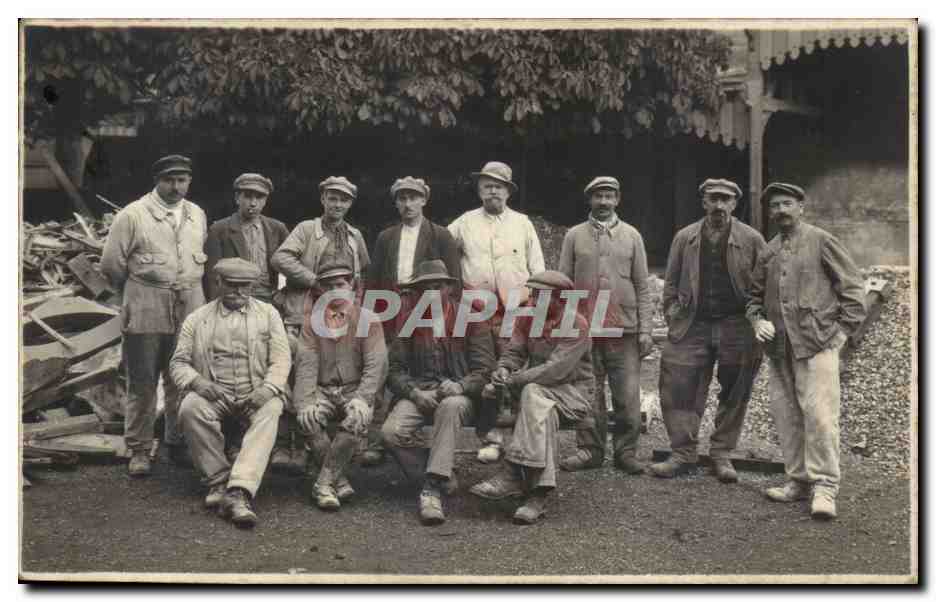 CARTE PHOTO Ouvriers sur un chantier