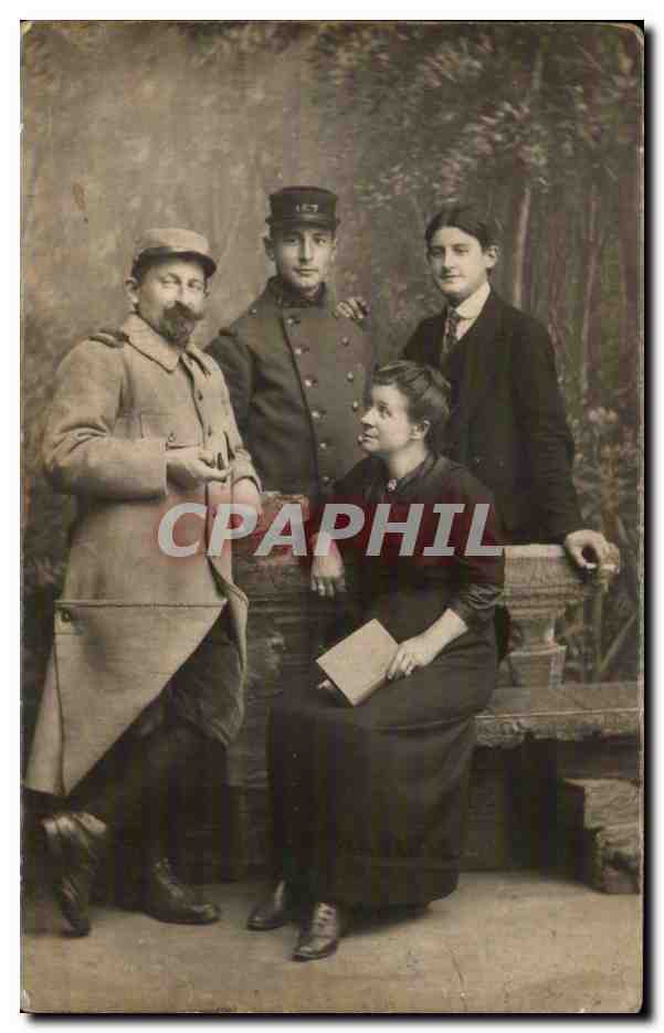 Gruppo di quattro persone — fotografia studio — R. Guillenmout, Basingstoke, Inghilterra