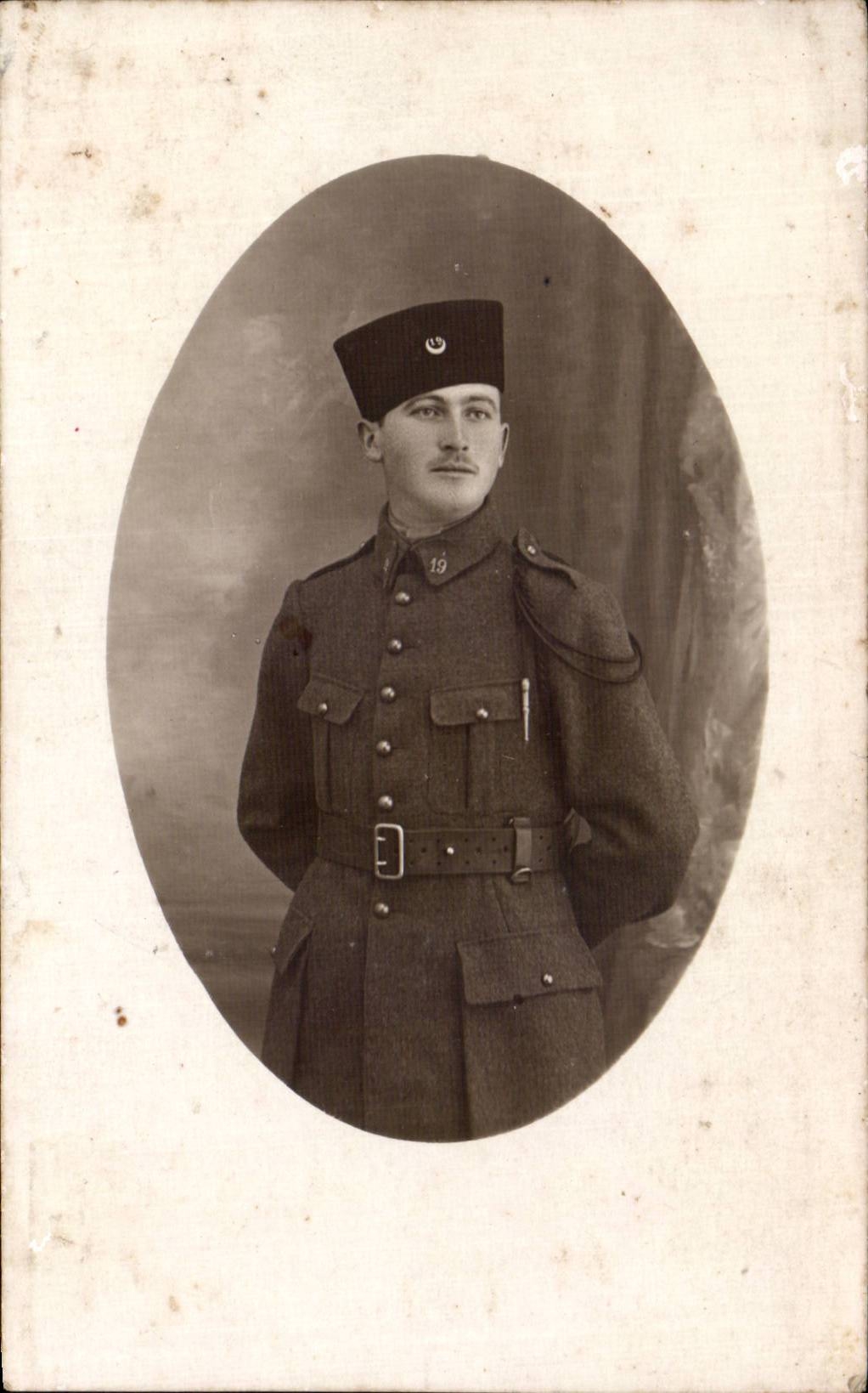 Soldat en uniforme — Constantinople — Carte postale datée 11 juillet 1919