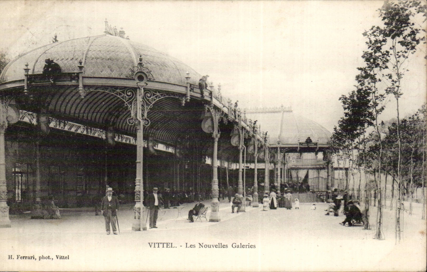 Vittel - Les Nouvelles Galeries - CPA 