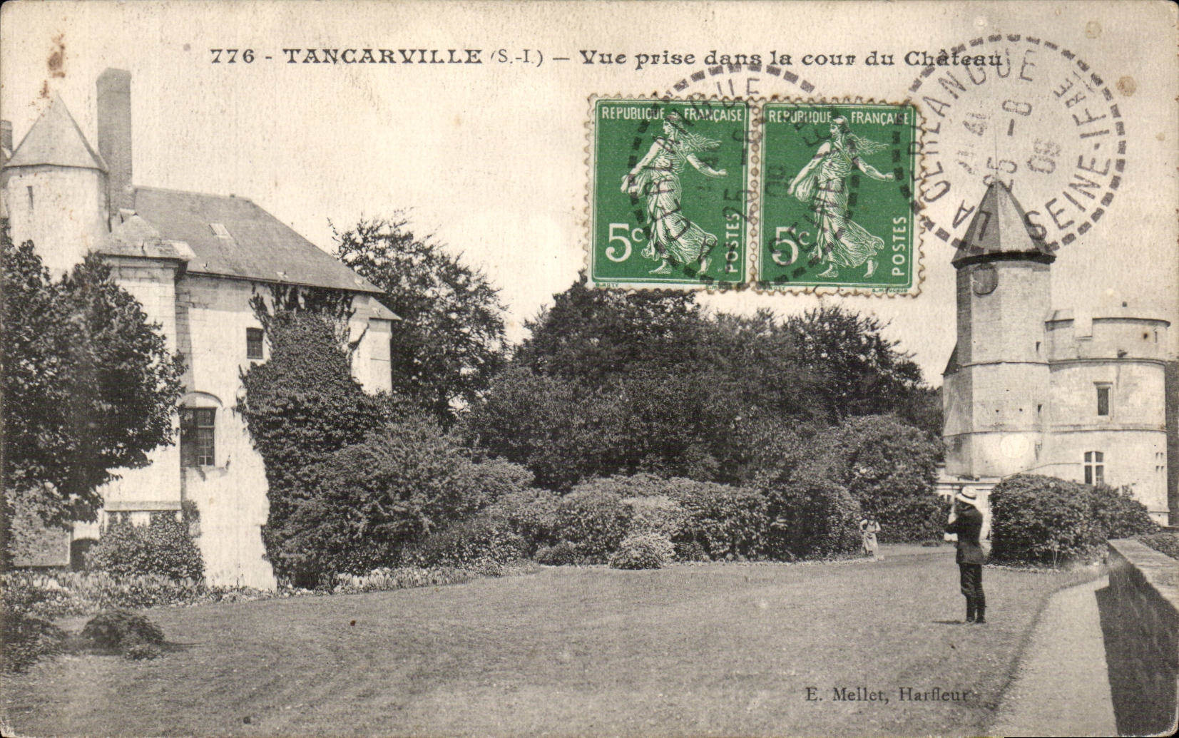 Tancarville (S.-I.) — Vue prise dans la cour du Château — E. Mellet, Harfleur