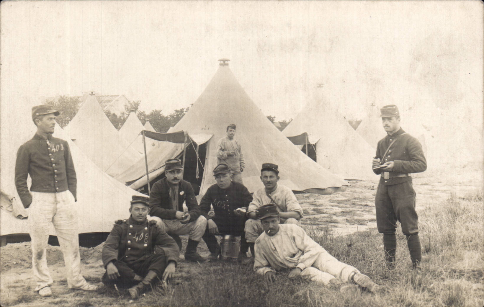 Soldats en campement — 403 — éditeur non visible