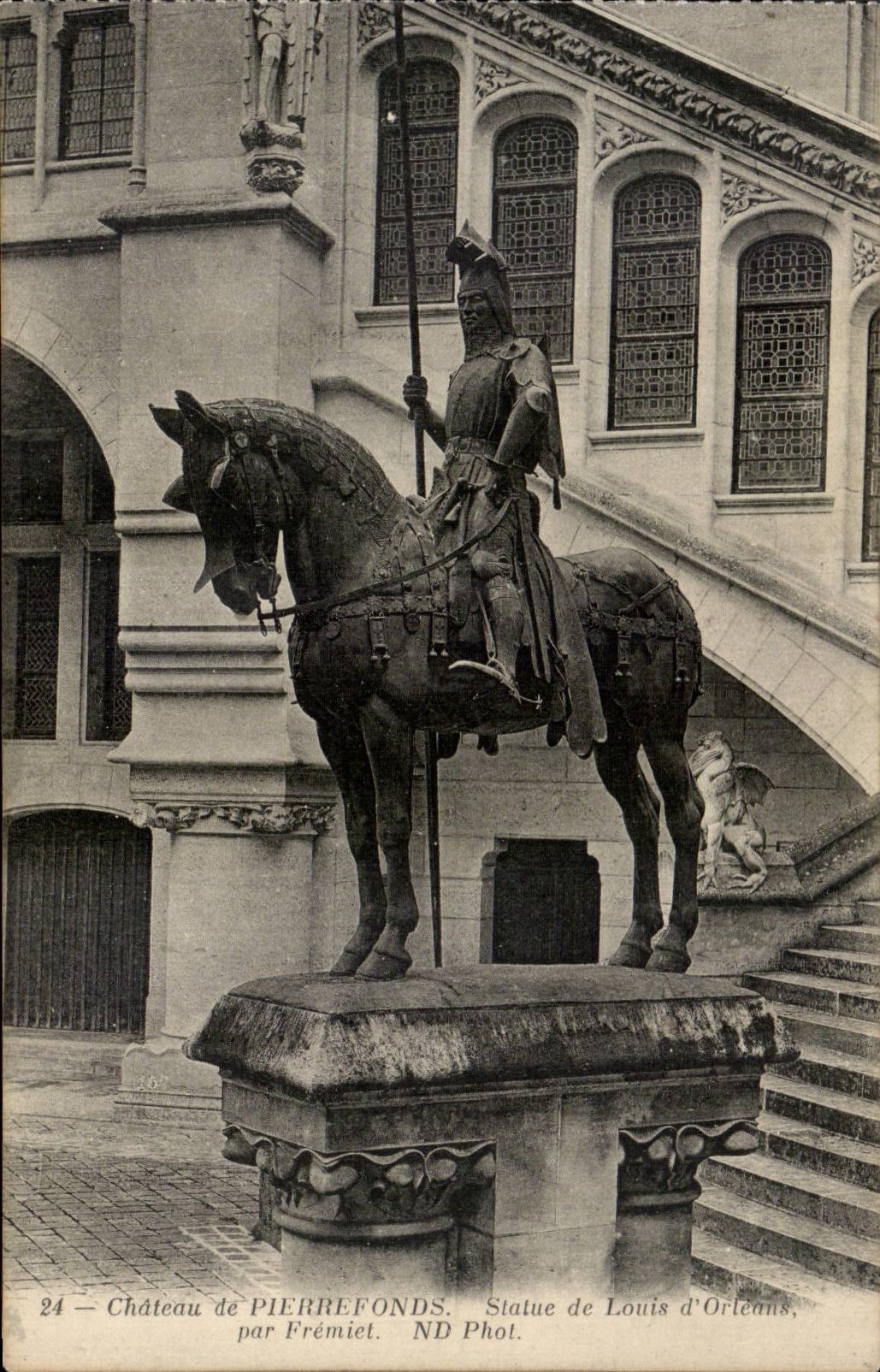 Pierrefonds - Le Chateau - Statue de Louis d Orleans - CPA 
