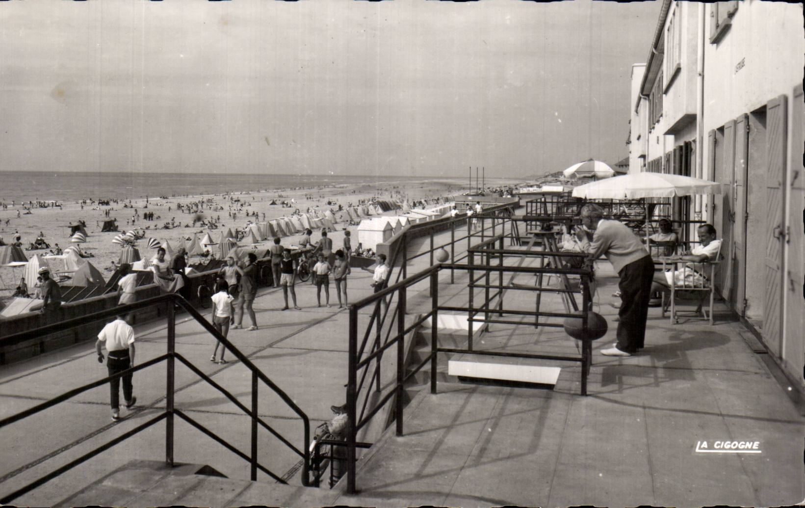 Fort Mahon - La Digue et la Plage - CPA 