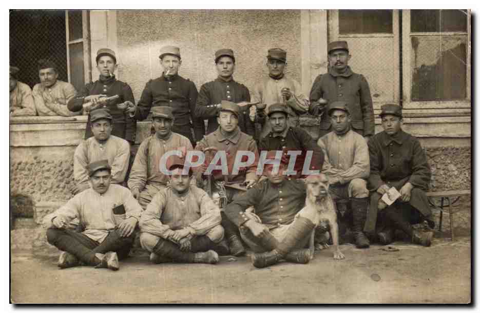 Groupe de soldats — pose en extérieur — éditeur inconnu