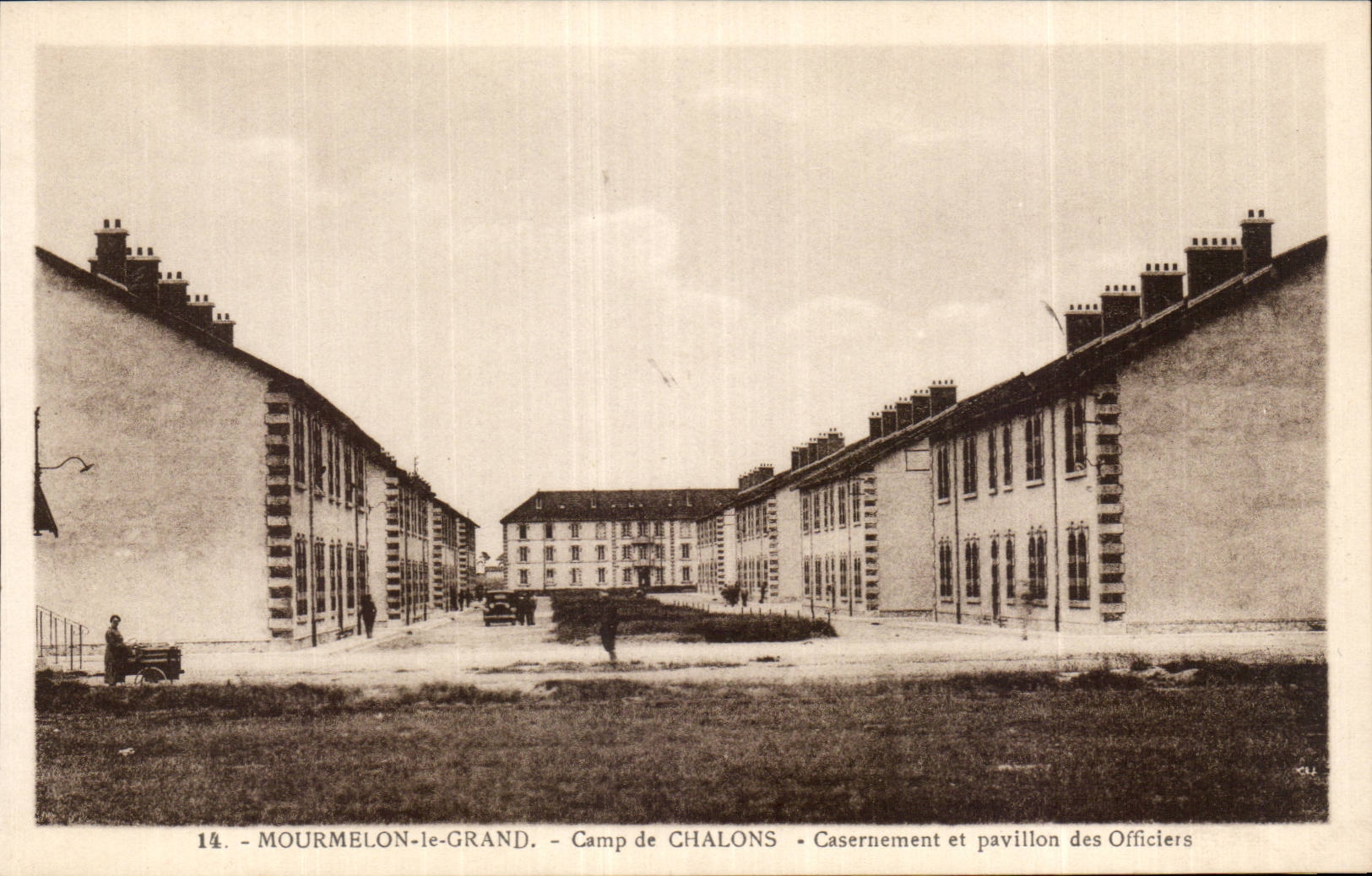 Mourmelon le Grand - Camp de Chalons - Militaria Casernement et Pavillon des Officiers - CPA 