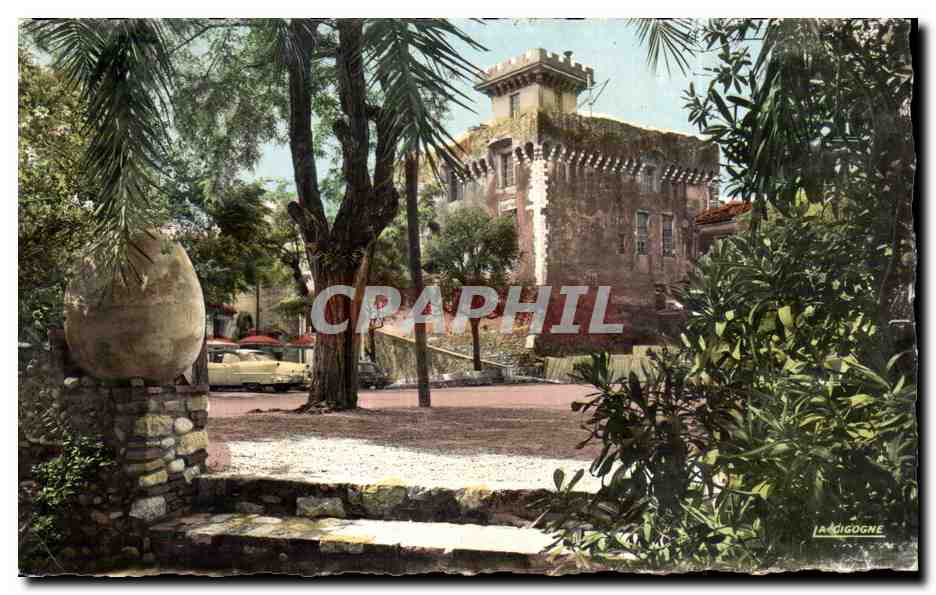 Cagnes sur Mer - La Ville Haute - La Place du Chateau Grimaldi - CPA 