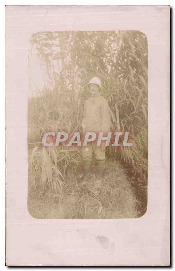 Homme en tenue coloniale — champ de canne à sucre — éditeur inconnu
