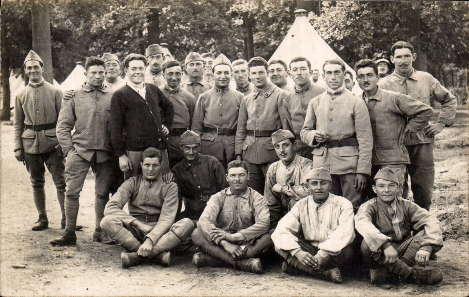 CARTE PHOTO Militaria Soldats