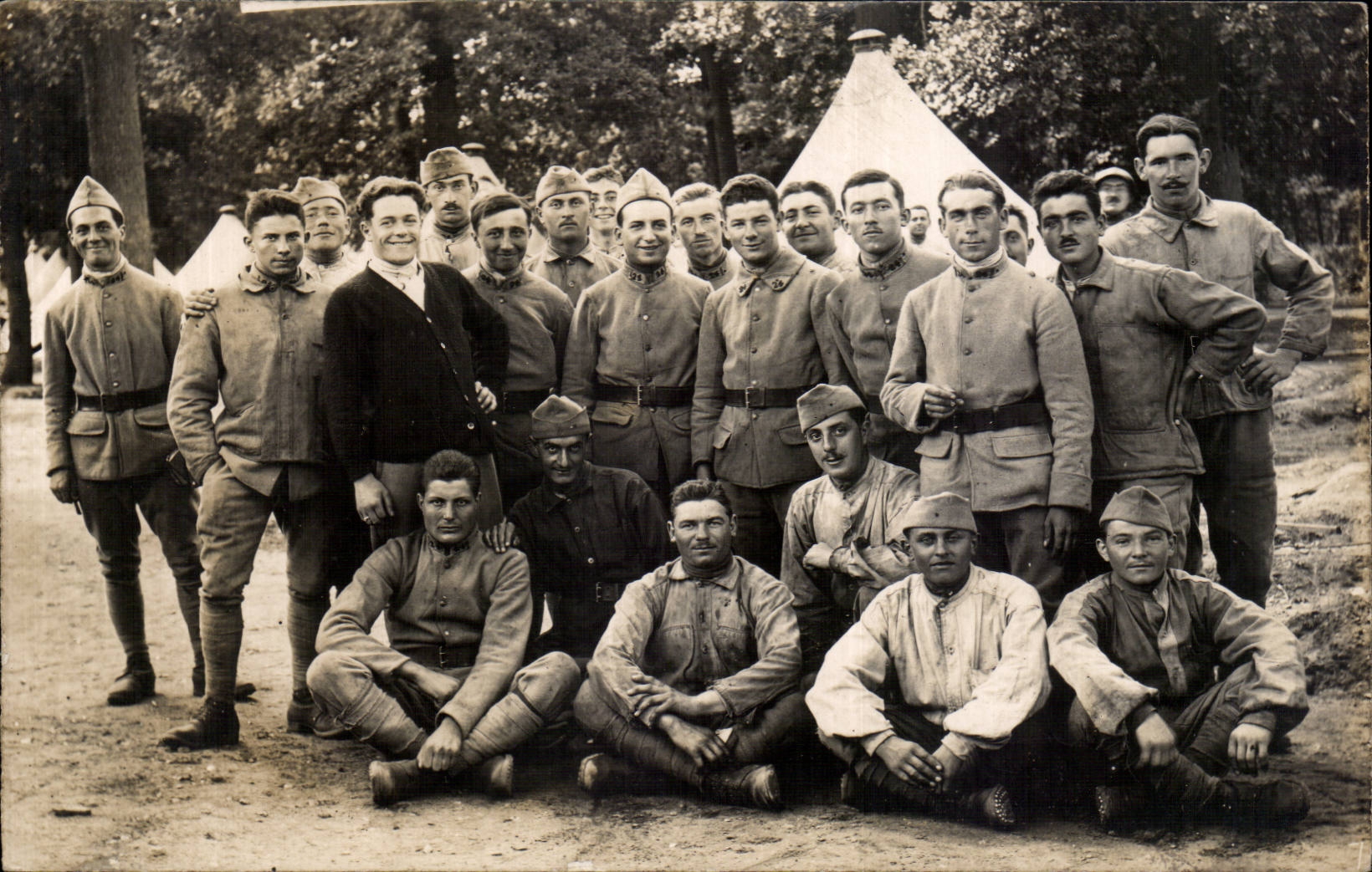 CARTE PHOTO Militaria Soldats