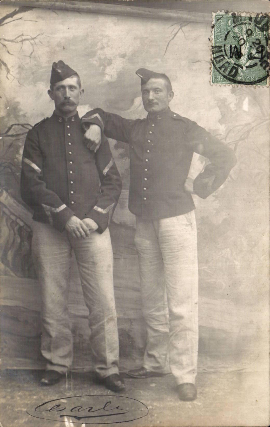 Deux soldats — studio photographique — Carlès