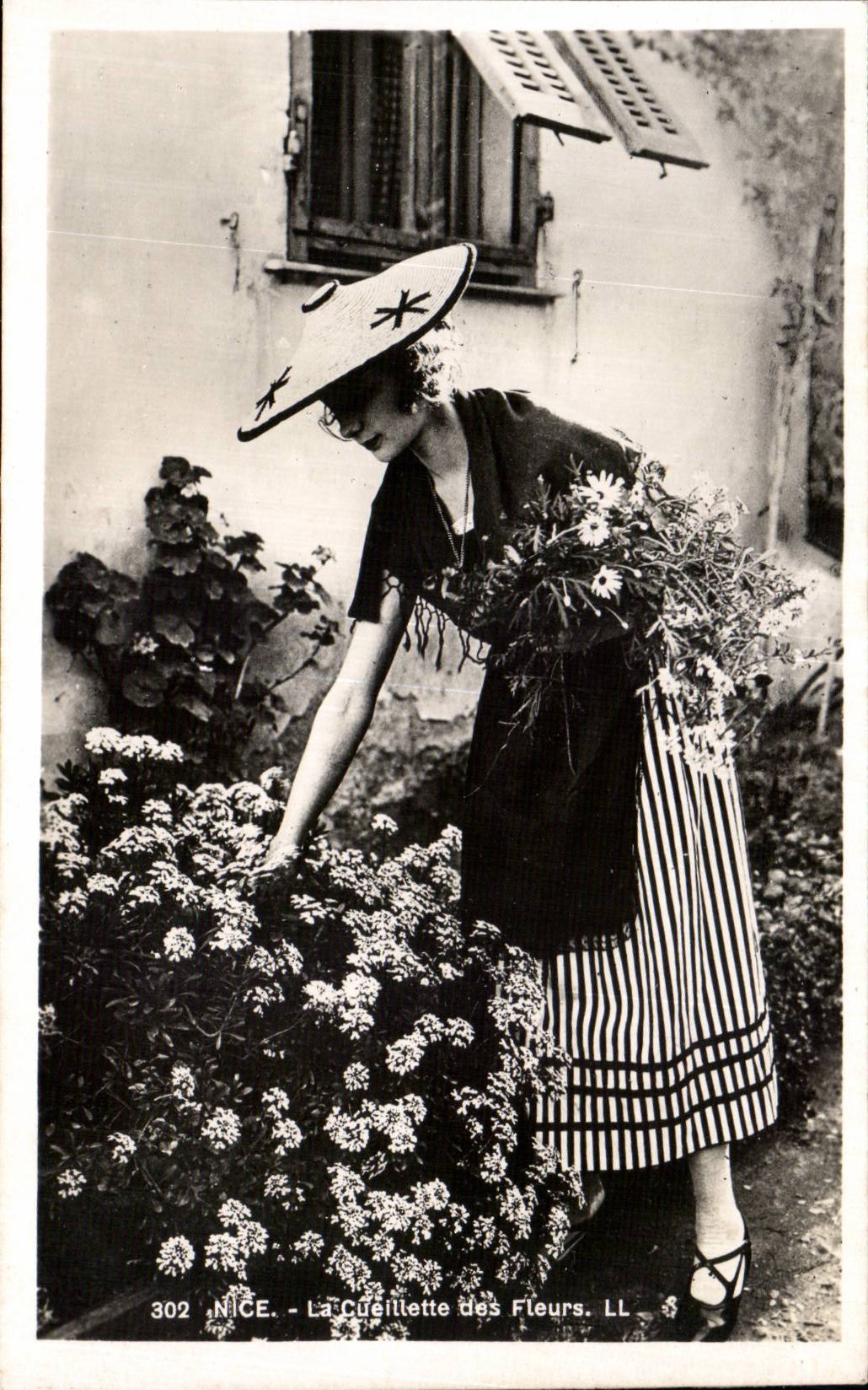 Nice - Cueillette des Fleurs - CPA 
