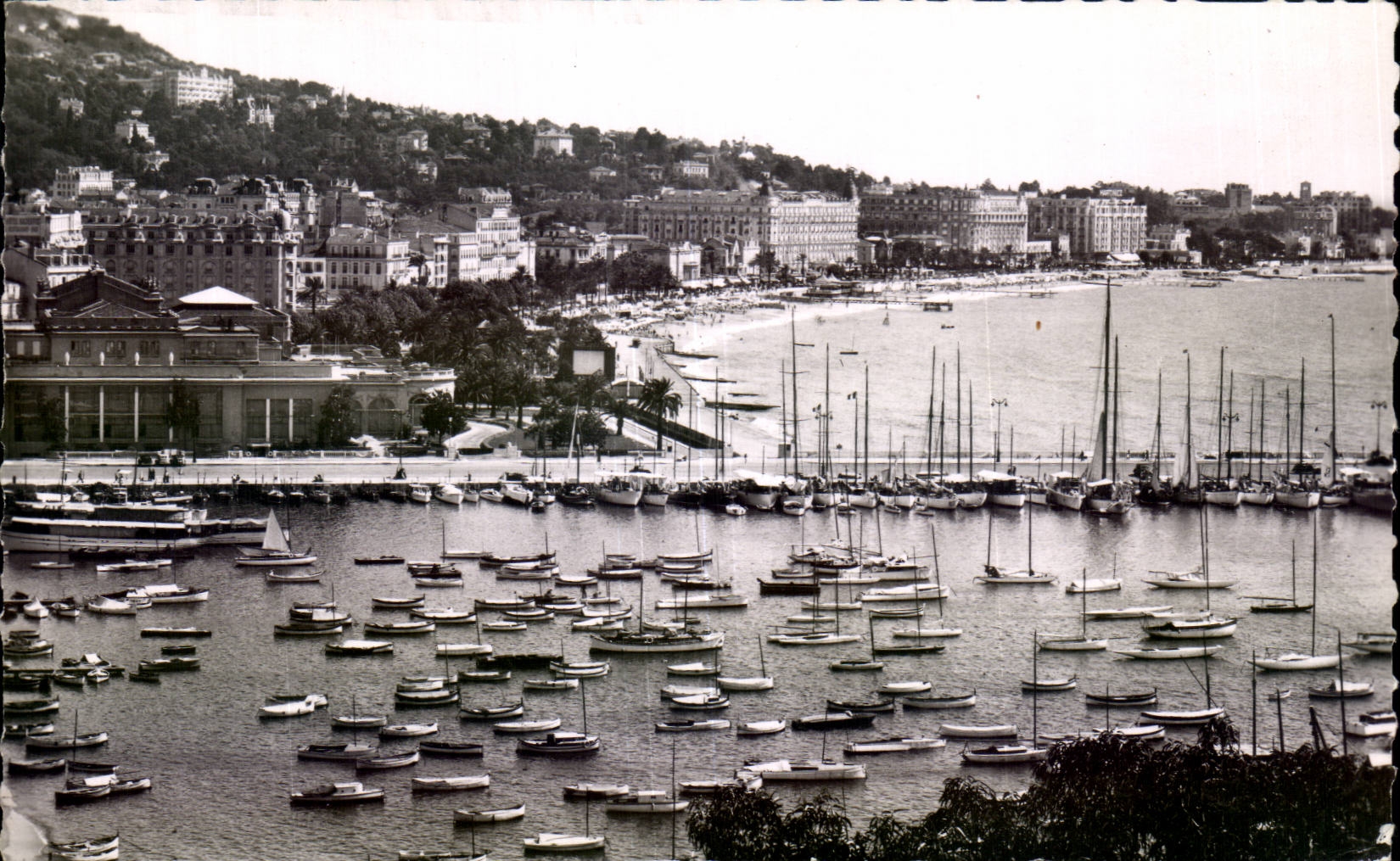 Cannes - Le Port - CPA 