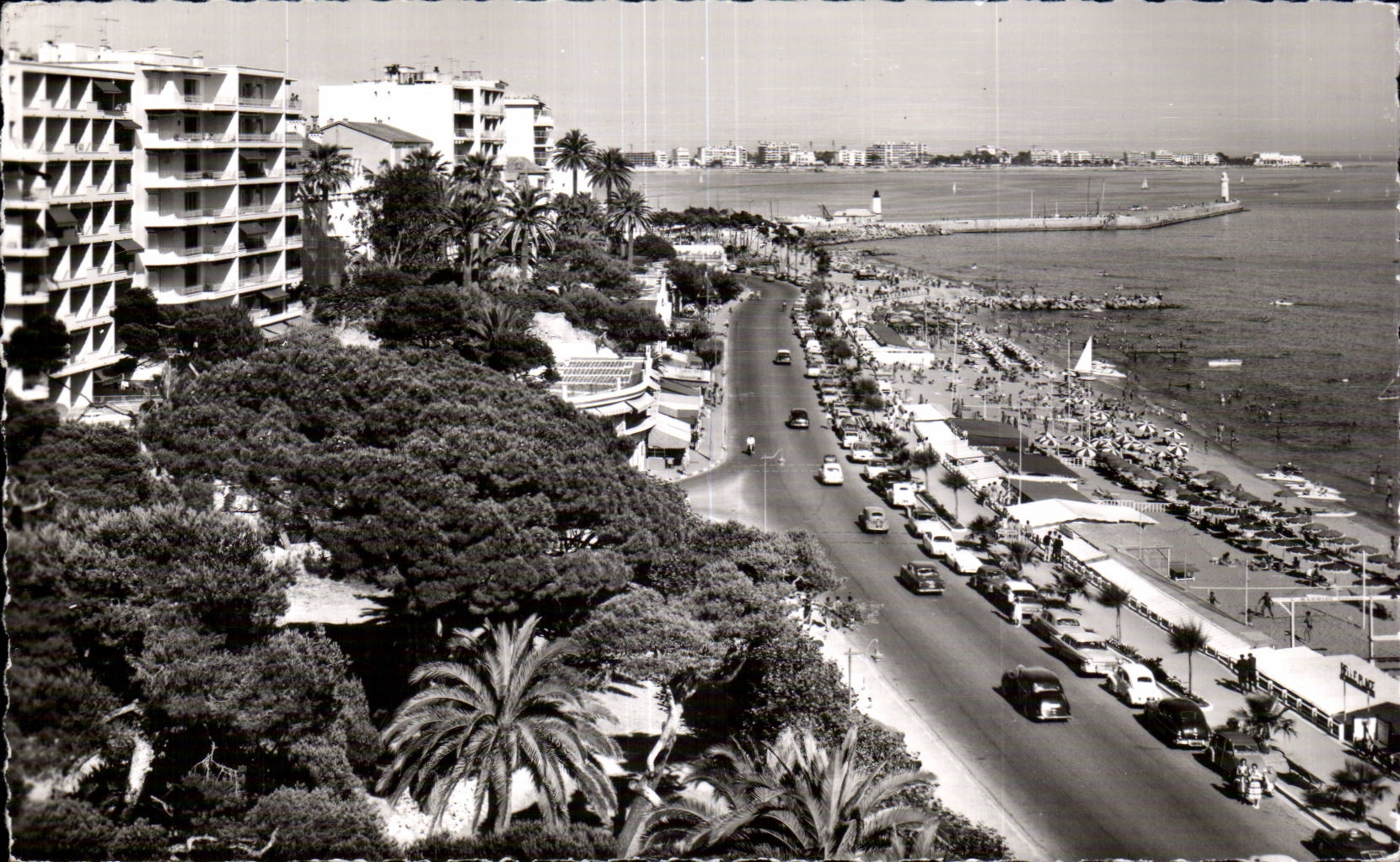 Cannes - La Plage du Midi - CPA 