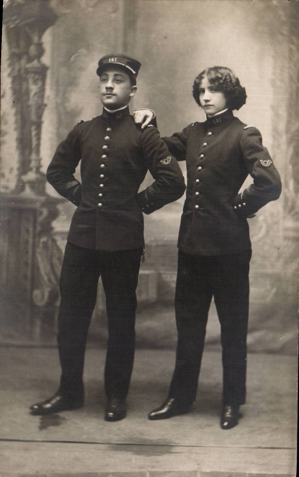 CARTE HOTO Militaria Soldats (homme et femme)