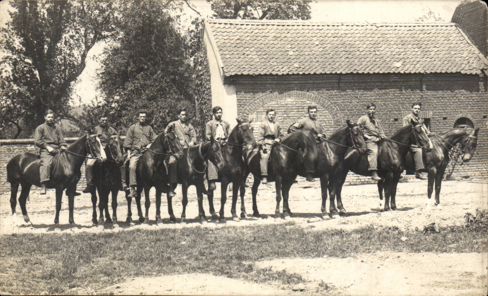 CARTE PHOTO Militaria Cavaliers Soldats