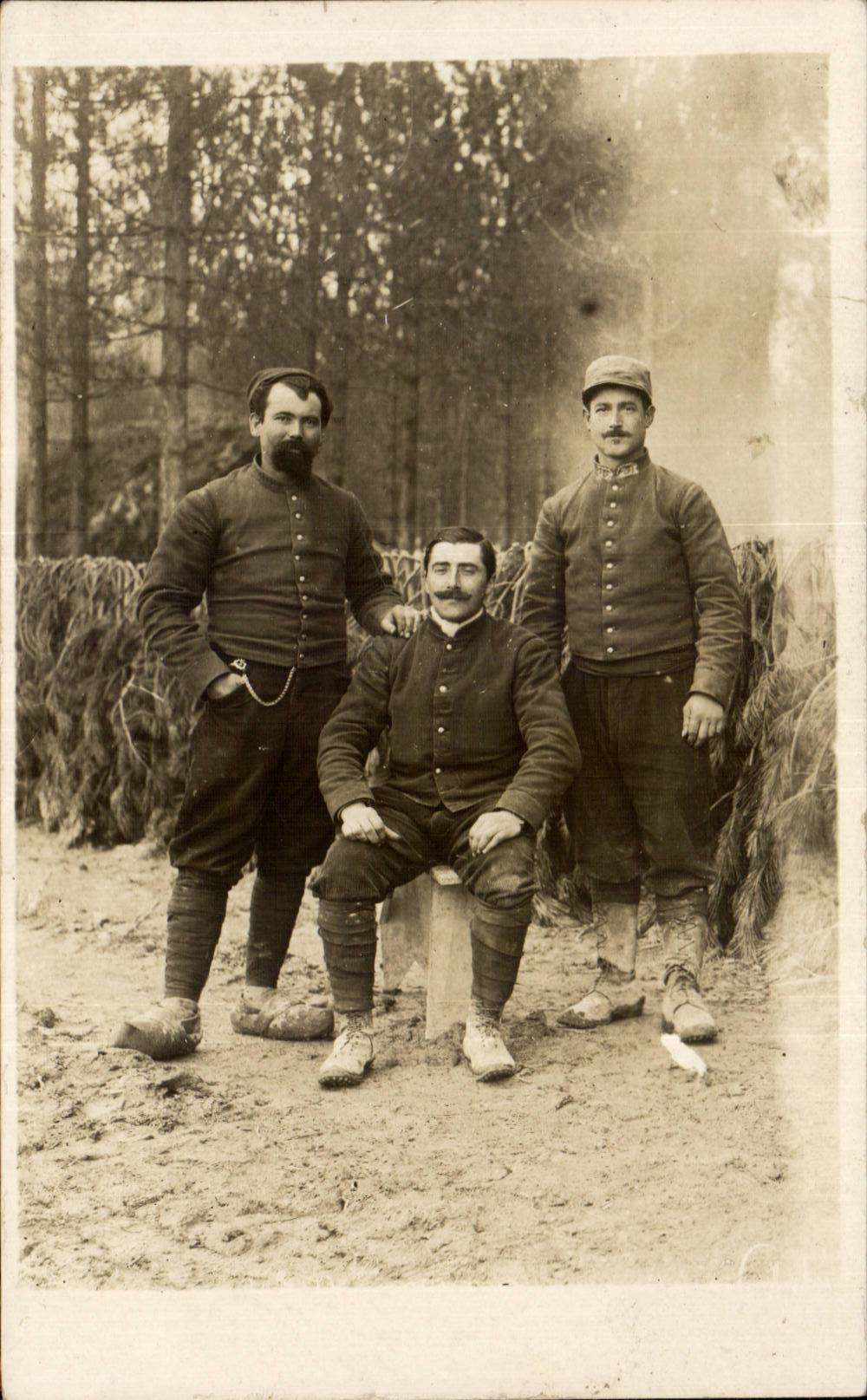CARTE PHOTO Militaria Soldats 