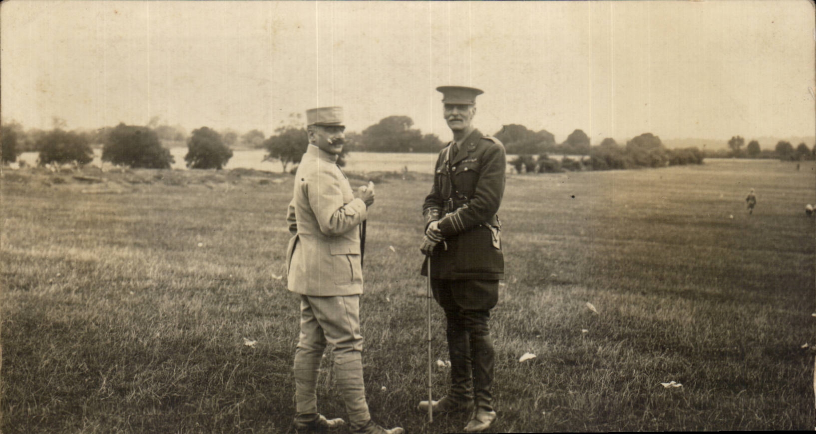 CARTE PHOTO Militaria Soldats 