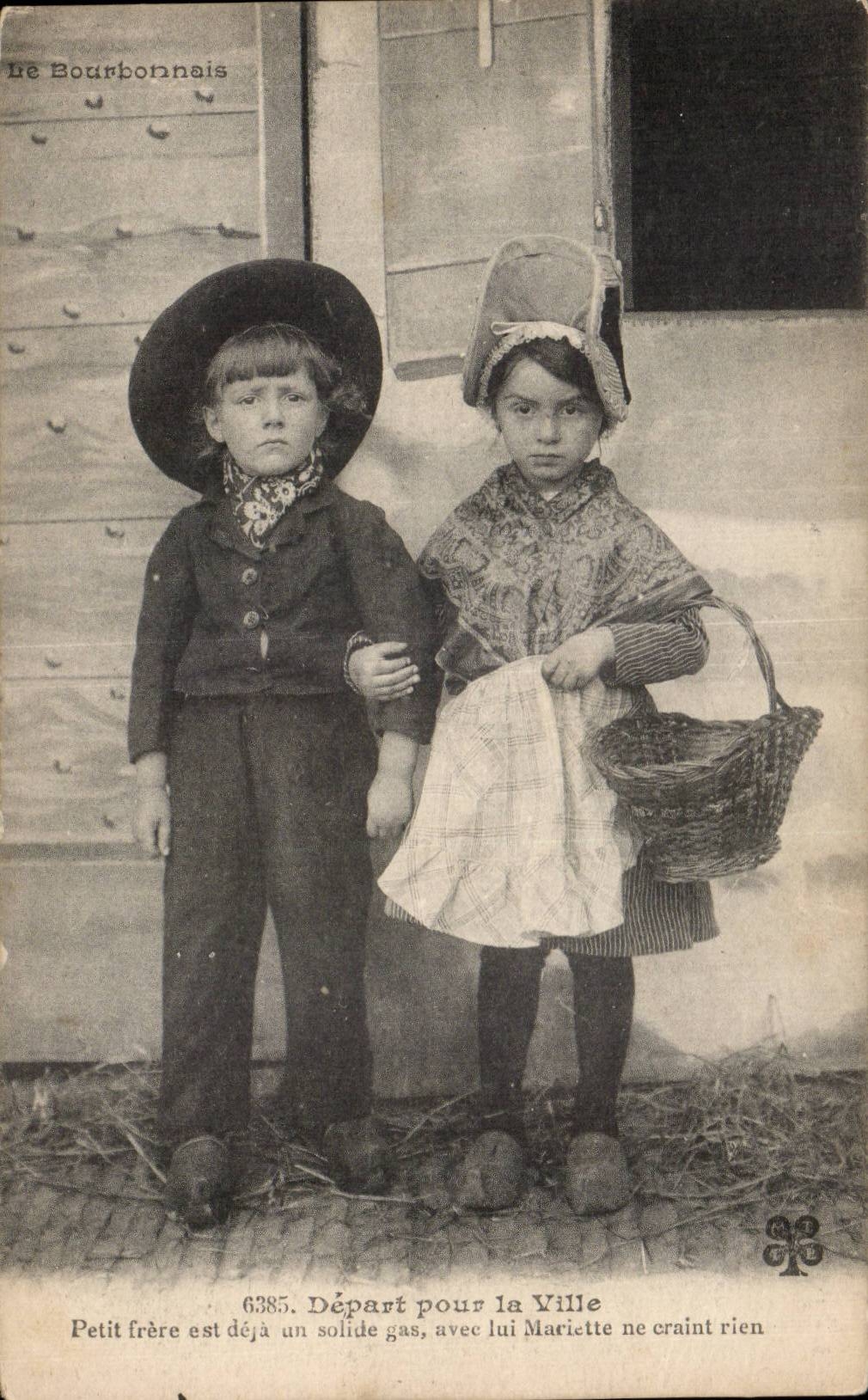 Folklore - Costumes - Enfants - Depart pour la Ville Bourbonnais - CPA