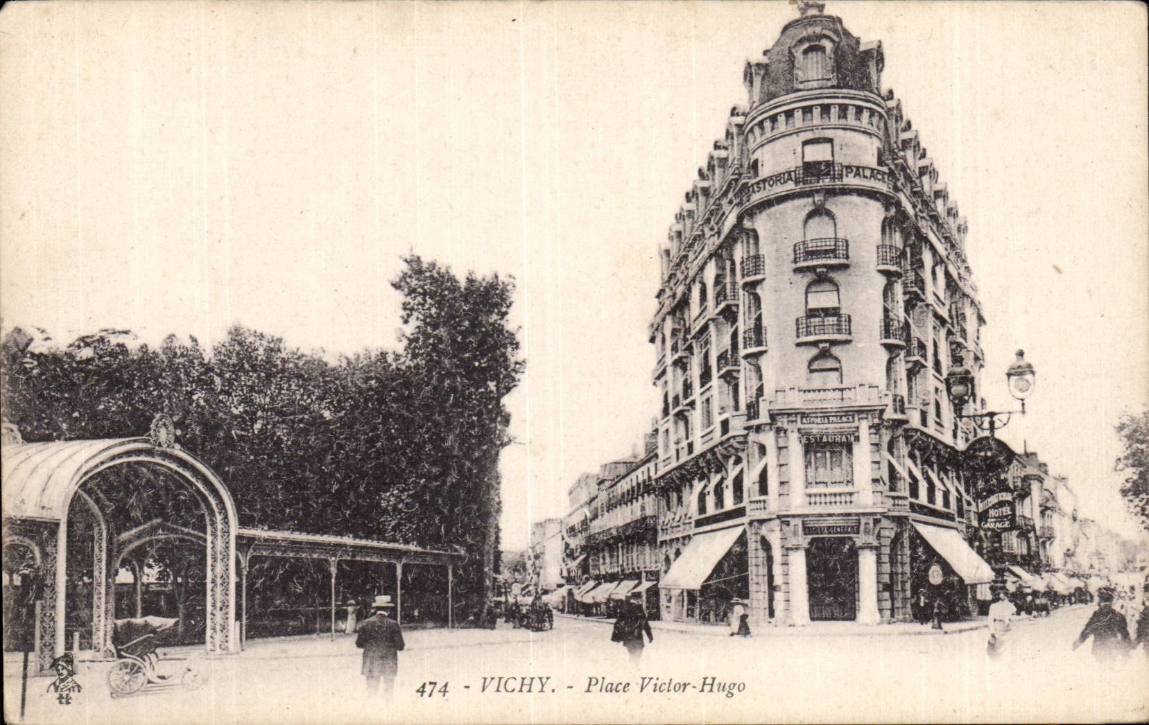 Vichy - Place Victor-Hugo — Hôtel Palais Historia, éditeur Régulo, n° 474