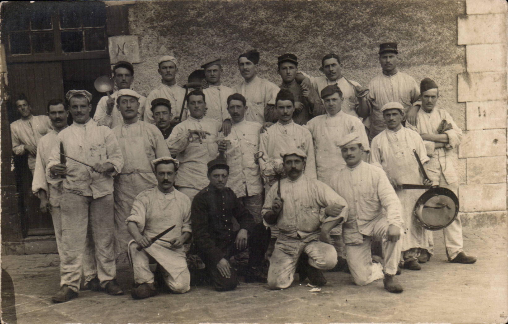CARTE PHOTO Militaria Soldats