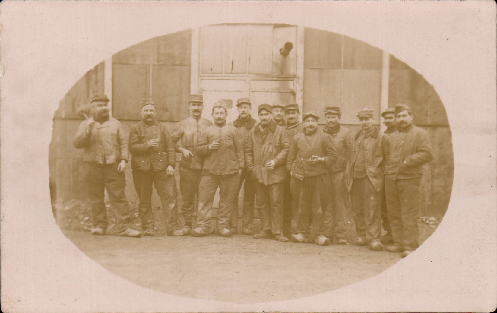 CARTE PHOTO Militaria Soldats 