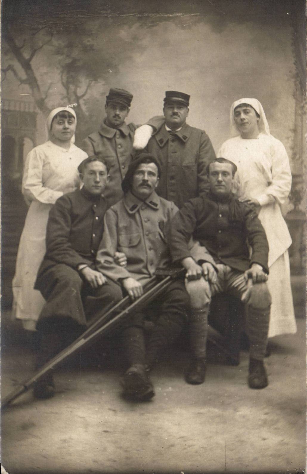 CARTE PHOTO Militaria Soldat Infirmieres