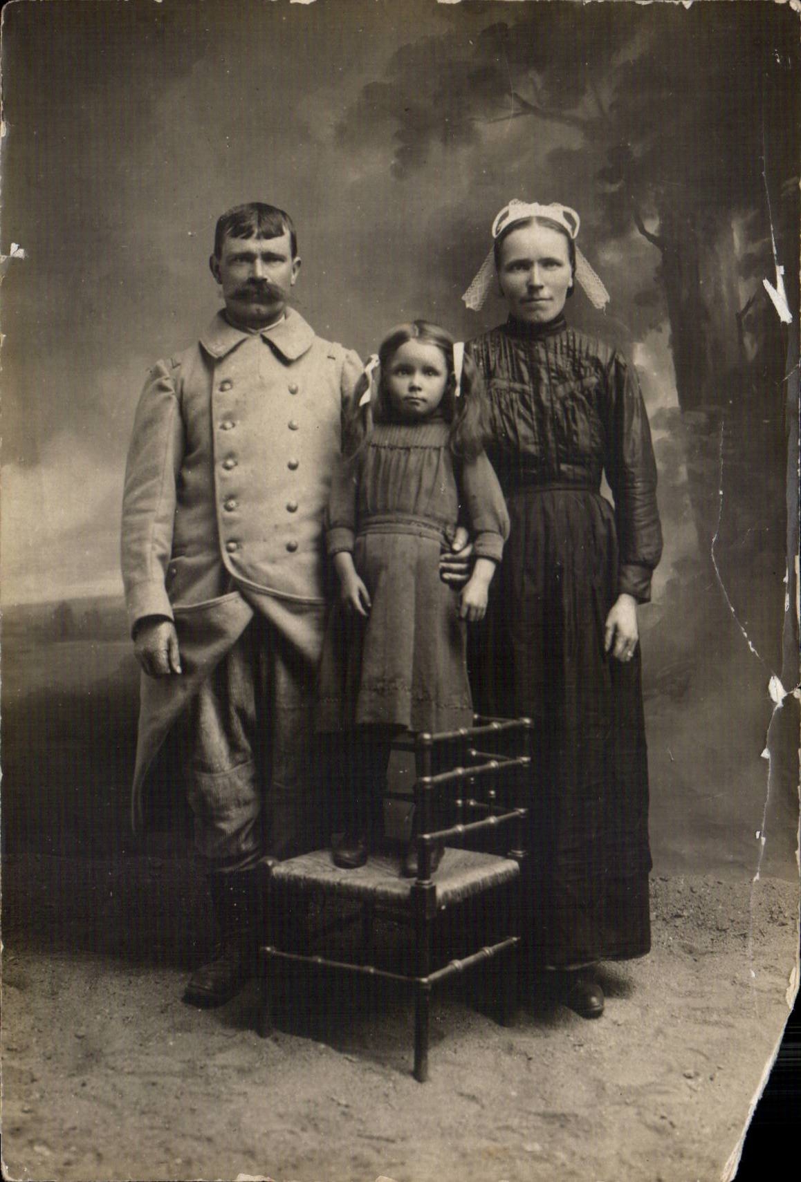 CARTE PHOTO Militaria Soldat Folklore