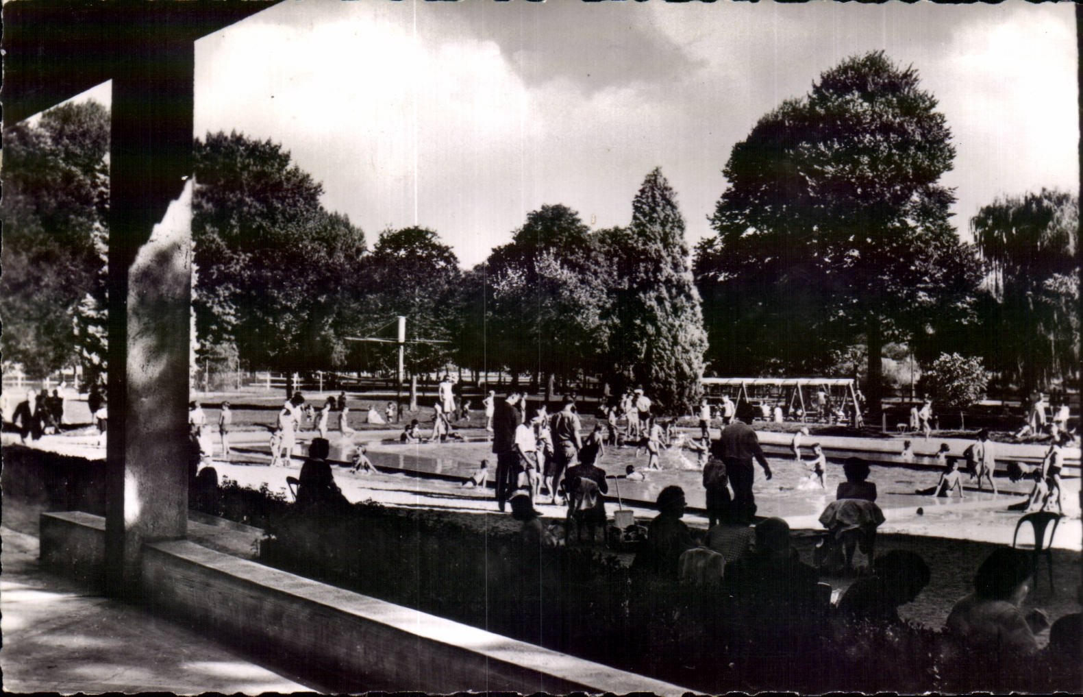 Vichy (Allier) — Le Jardin d'Enfants — Éditions du Globe, Paris