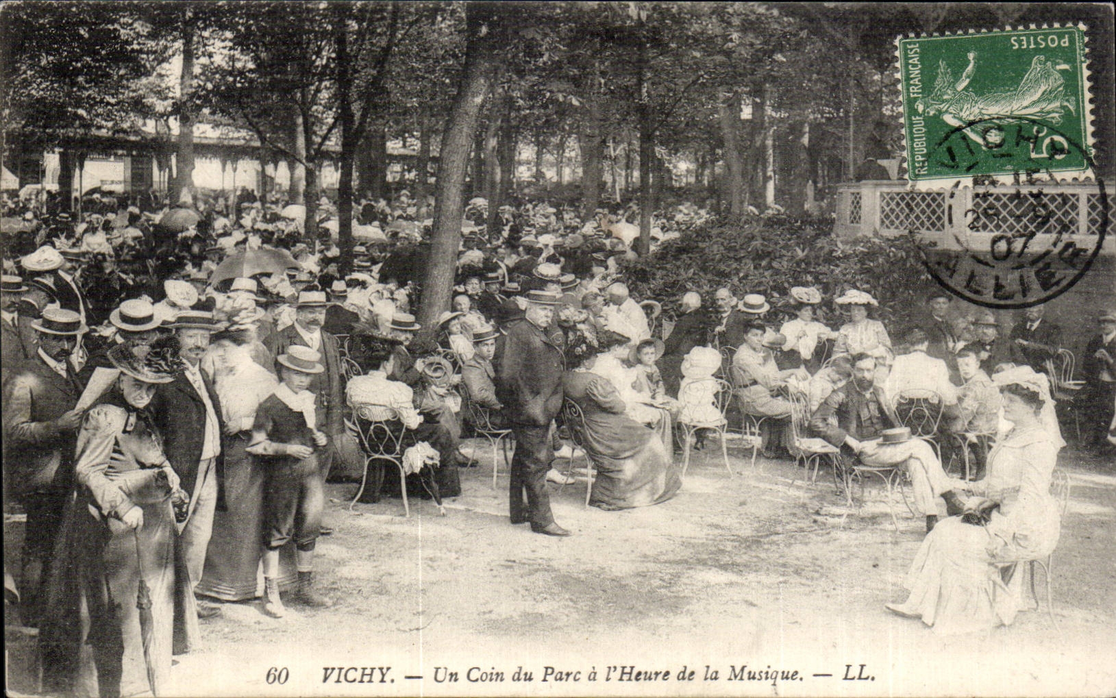 Vichy — Un Coin du Parc à l'Heure de la Musique — LL.